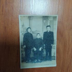 五十年代三人(老照片)