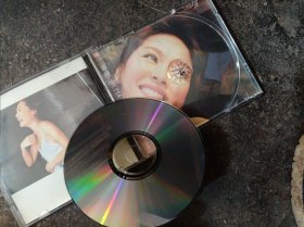 碟片：CD 彭羚 给lisa 2001最新国语专辑，带歌词 无擦痕