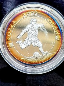 利比里亚8元银币 2002年韩日世界杯足球赛纪念币 8.5克纯银 漂亮氧化 带卡册 fz0127-0