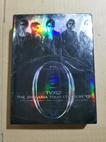 TVXQ! THE 2ND ASIA TOUR CONCERT "O"，“东方神起！第二届亚洲巡回演唱会”套装一盒，内含二张（盒）光碟。