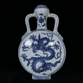 明宣德青花龙纹蒜头扁瓶，高27厘米，直径17厘米