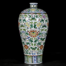 清雍正斗彩花卉纹梅瓶一对；33x16厘米