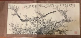 蜀中画梅高手【吴泽全·长跋梅花精品】95x40 原装旧裱·包老保真。

吴泽全，艺名无法，号砚农。汉族，生于1944年，四川宜宾兴文县人。先后师承蜀中著名书画家刘既明、丁季鹤、黄稚全等诸位先生，在长期的艺术生涯中，除广涉山水外，尤对以“四君子”寓意抒情的创作情有独钟。尤以梅见长，在蜀中社会喻其为“吴梅”。