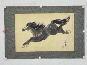 郭龄   67/44  镜片
（1930 - )原名郭庆年，笔名翟庄，慕朝，松岩。
天津静海人 。
1949年于华北大学天津分校一部结业，南下到广西工作，曾任广西文工团美术队队员、《广西文艺》美术编辑 。
1986年当选美协广西分会副主席，兼任《美术界》主编，副编审 。
中国美术家协会会员，中国版画家协会理事，广西文联委员 。
作品有《河山似锦》(为中国历史博物馆收藏)