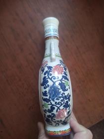 酒瓶收藏.惜春作画.黛玉葬花(微山湖酒.十二金钗珍藏版)