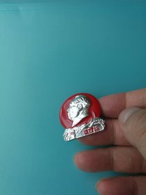 毛主席像章 “红灯记”（正面图:毛主席头像 延安圣地 小火车；背文：忠 永远忠于毛主席 本溪市革命委员会 1969）[规格尺寸：3.1*3.5cm]【实物拍照 品质自鉴】