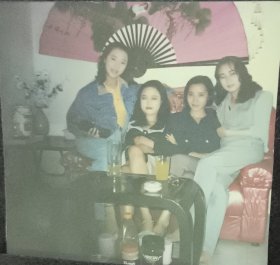 彩色照片（美女合照）