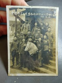 重庆市人防消防民兵，工人文艺等合影