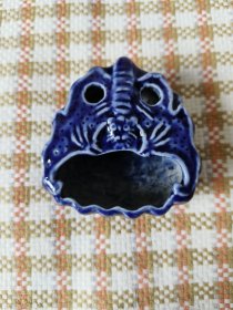 老瓷器:蓝釉蝙蝠纹水盂·
