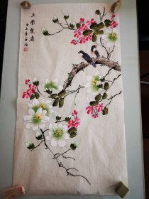 春阳款设色水墨花鸟——玉兰双雀，意境超美，寓意成双成对，比翼双飞，真人手绘。力透纸背，墨透纸背。 尺寸95*53厘米