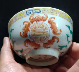 清粉彩五福捧寿碗