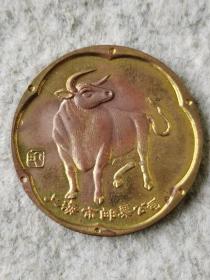 猪年纪念铜章，直径3.1厘米。