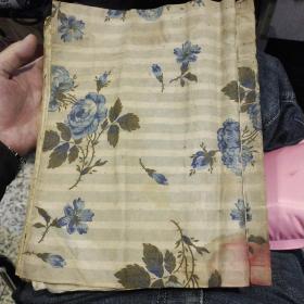 【年代不详，布面线装书籍】衣服鞋帽花边图案集锦【布面线装，单页双面，有38页；书边有些卷边，无作者无版权页；应该是当时民间手工艺者整理刊印的图案集锦，少部分图案为粘贴在上面的】 【看纸质应该是白棉纸，结合图案的特色有可能是明清时期民间服饰图案的集锦】图片为实拍，品相以图片为准【看纸质应该是清或民国时期的书籍】