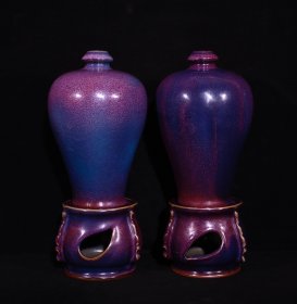 宋钧窑玫瑰紫窑变釉官字款带底座梅瓶一对，高32×14厘米
