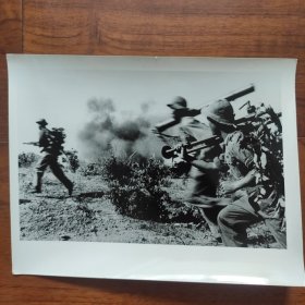 解放战争时期，解放军战士追击蒋匪
