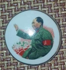 毛主席在天安门接见红卫兵瓷像章