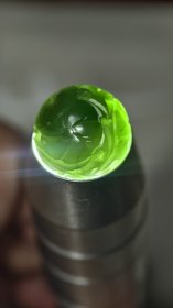 碧玉雕刻珠，玉质细腻油润，雕工精美，碧玉如此净，没有黑点，实属不易，看图。拍下售后不退换，看好再拍。