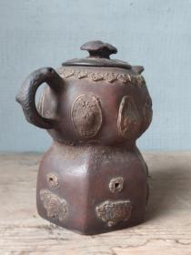 八仙紫砂壶一个，全品如图。尺寸见图1