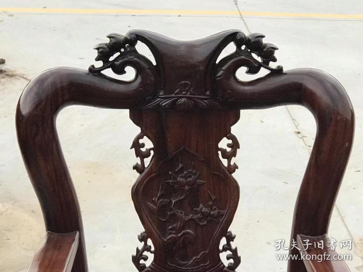 七八十年代上海土豪所用花梨木战国沙发六件套，精选上等花梨木制做而成，面板独板，立柱10厘米直径，品相一流，包浆醇厚，座感舒适，实属精品，包老保真y运费自理