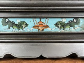 旧藏【麒麟祥云】楠木插屏，尺寸较大，麒麟图为碑刻拓片，底部彩绘双狮图案，双狮香炉图案手绘玻璃上，整体保存完整，品相尺寸如图！