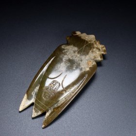 精品和田玉 ，蝉，玉质细腻，包浆厚重，沁色入骨，雕工精细，品相完美，细节如图，长5.5宽1.5高13厘米，总重200克，