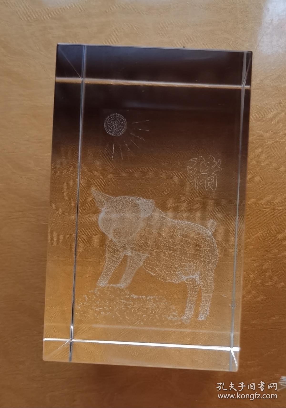 水晶内雕猪摆件
