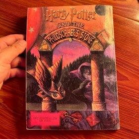 哈利·波特与魔法石（1版1印）