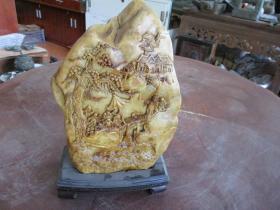 寿山石摆件《幽谷清风》画面意境深，文化氛围浓，石高26cm，宽18cm厚6cm，重11斤，有底座，品好如图。