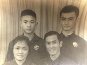 桂林 全家福  毛主席 像章 泛银 特大幅 老照片