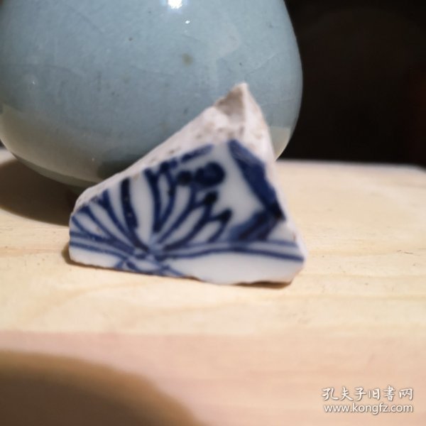清代瓷片，莲花图，3x2厘米＿青花瓷标本