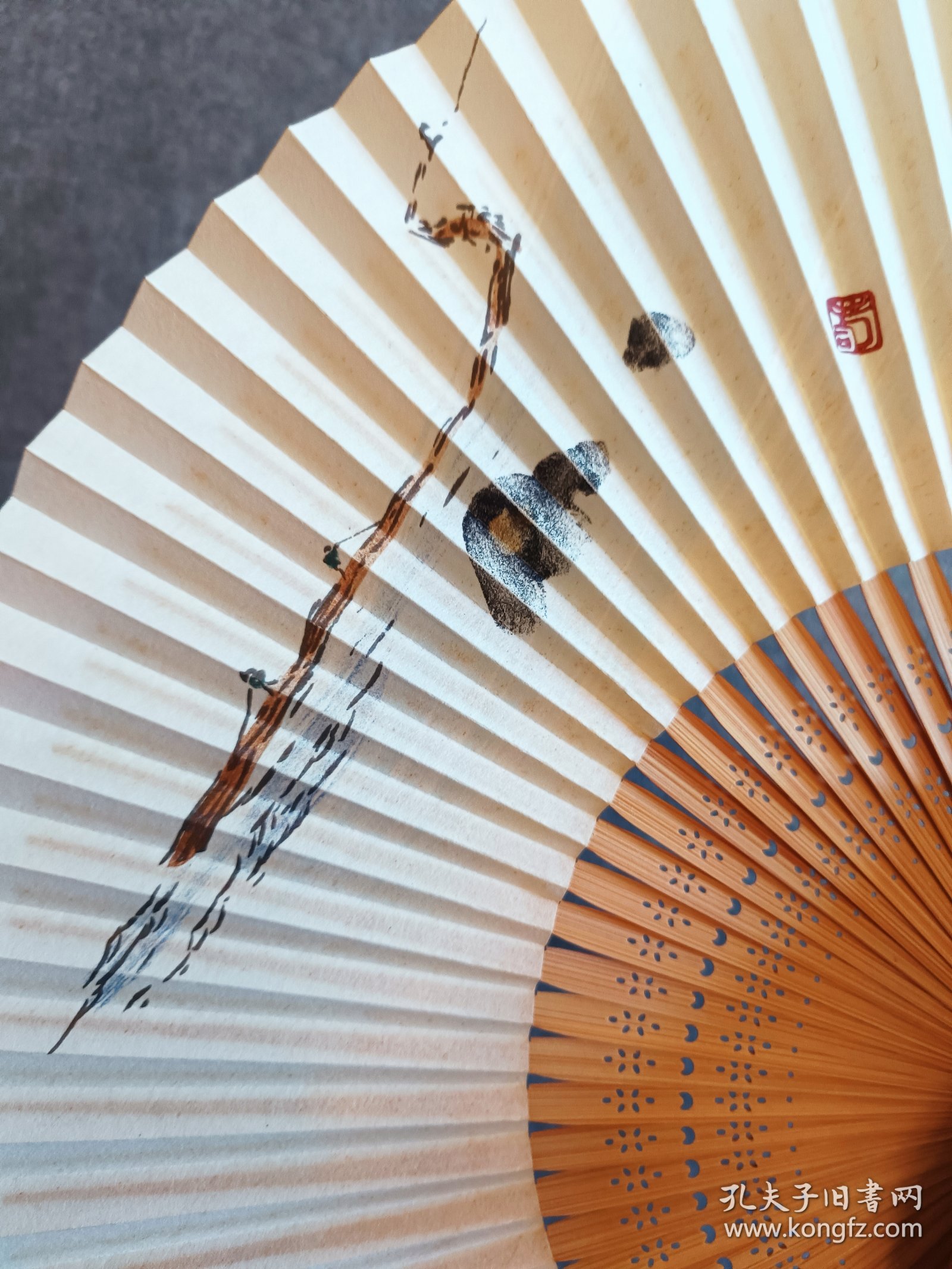 航 日本回流京扇纸扇 手工设色 扇高22Cm，展开最宽幅39Cm，竹骨扇，碧珠吊，保管好，自然旧品。