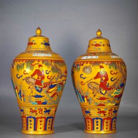 金地绘五彩绘萧何月下追韩信纹梅瓶 高44厘米宽25厘米