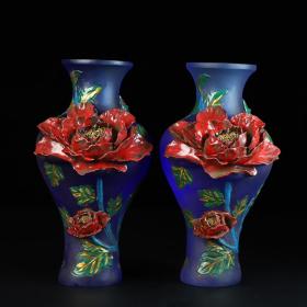 老琉璃《花开富贵》花瓶一对
尺寸22.5公分x14公分x重量约6171克