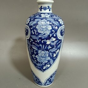 青花梅瓶，
