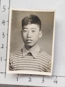 1960年昆明工学院学生崔寒韦照片(邹位相册，邹位约1961年毕业于昆工附中，之后就读于昆明工学院)