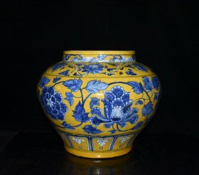 元代波斯文黄釉青花缠枝牡丹罐