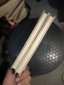 获诺贝尔文学奖精品典藏文库：有产者 上下 馆藏精装,书封书衣是粘合的。