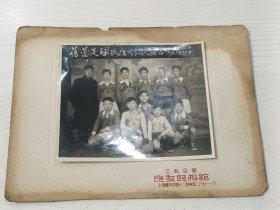 1958年蓓蕾足球队全体队员合影照片【公私合营良友照相馆摄，尺寸9.5*8.3厘米】