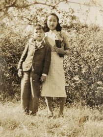 民国时髦美女母子老照片