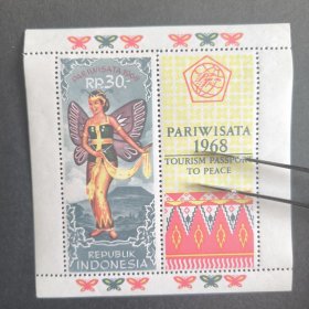 Y308印度尼西亚1968年邮票旅游宣传美女蝴蝶舞 服饰 小型张 新 有软痕，如图
