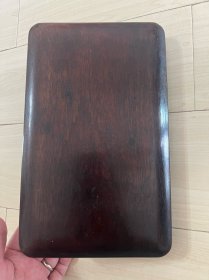 老木文房收纳木匣 整挖。尺寸：25.5*16cm，高4cm。经年痕迹。