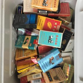 全国各地香烟厂生产的各种香烟空和（美国、英国，l瑞士进口香烟空盒）70多个