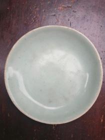 豆青釉老盘子龙泉窑瓷器清代民国民间豆青老盘子，完整无伤，品相自定，拍前看好
