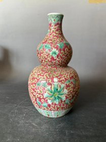 清代珐琅彩绘花卉葫芦瓶