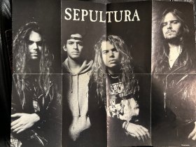 巴西著名死亡/激流金属乐队sepultura埋葬的1991年巴塞罗纳演唱会现场+采访原版录像带VHS，音质画质完好，带一张小海报，带子侧面有霉痕无碍播放