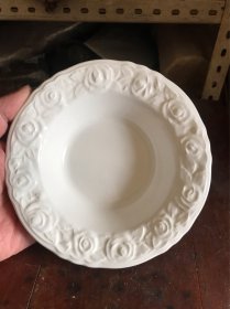 浮雕白瓷盘子一只0