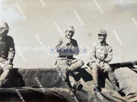 1940年代早期 日汪“清乡运动”期间 华东地区南京周边地带江边船上警备的日军第15师团士兵 原版老照片一枚（1941年8月，日军第15师团参加华东地区南京周边地带的“扫荡”和“清乡”作战，9月初，日伪军在结束对苏南的苏常太抗日根据地的第一期“清乡”后，转向澄锡虞抗日根据地进行第二次清乡，1942年春，对京沪路以北的澄西地区实施第三期“清乡”。）