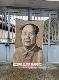 中国杭州东方红丝织厂敬制 巨幅毛主席像
尺寸189×129