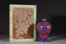 12—清代-乾隆青花胭脂红趴画梅瓶