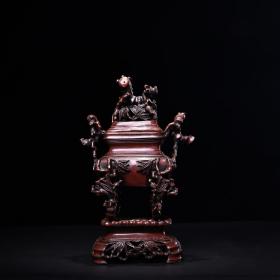 珍品旧藏纯铜高浮雕錾刻竹节熏香炉
工艺精湛   器型精美   
重1610克  高25厘米  宽16厘米